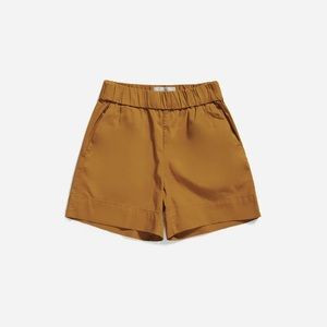 Easy Chino Long Short in Amber